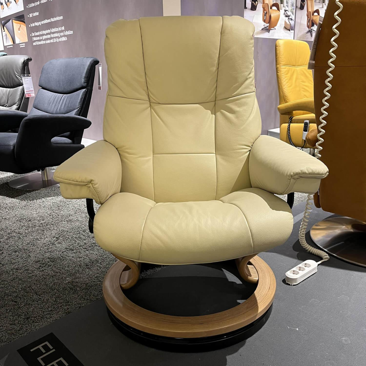 Stressless - Stressless-Sessel Mayfair M Bezug Leder Batick 13 Cream Drehgestell Classic Eiche Mit Hocker - 11