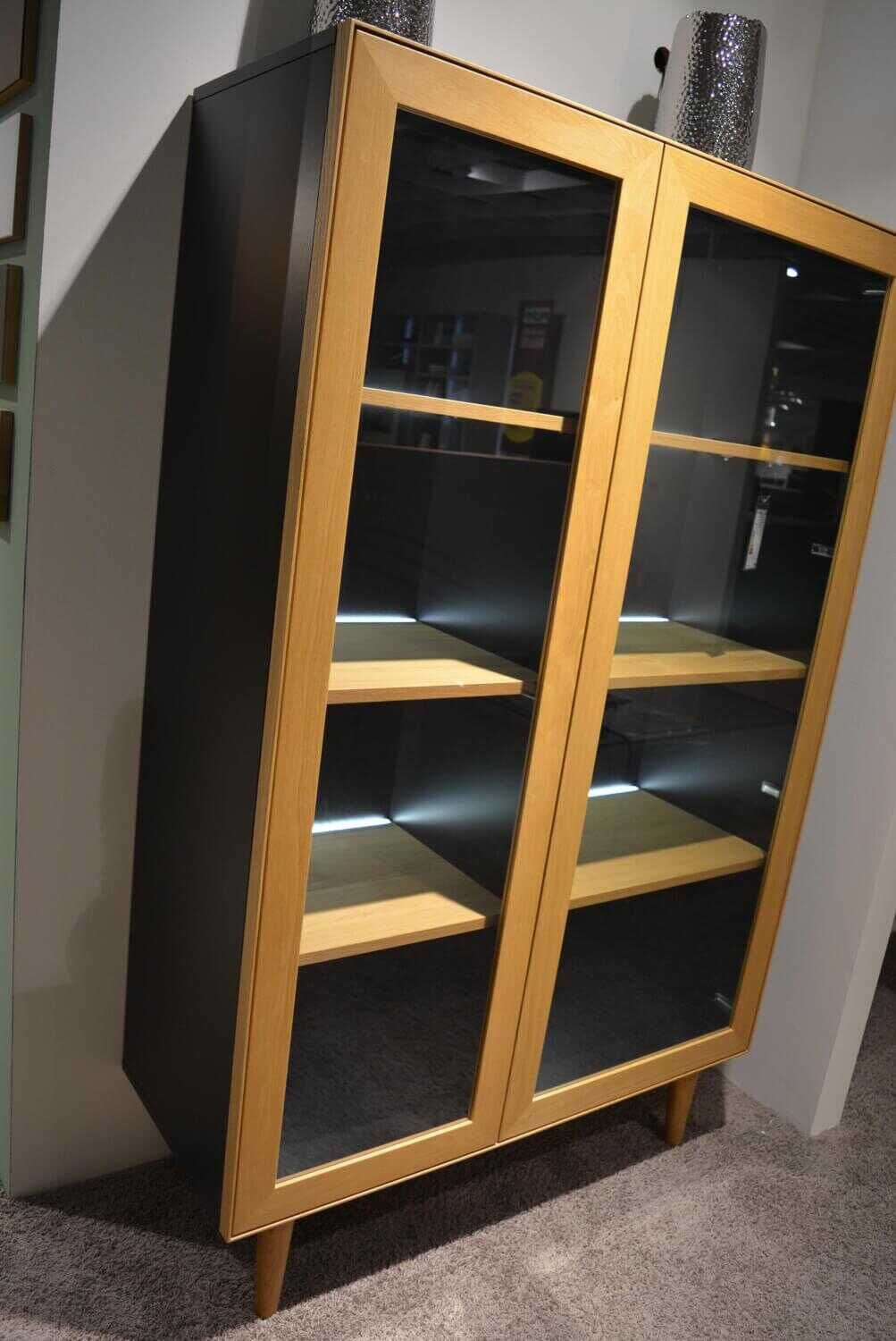 Schöner Wohnen-Kollektion - Vitrine Patchwork 21342L Korpus Lack Schwarz Front Eiche Natur mit indirekter Beleuchtung - 3