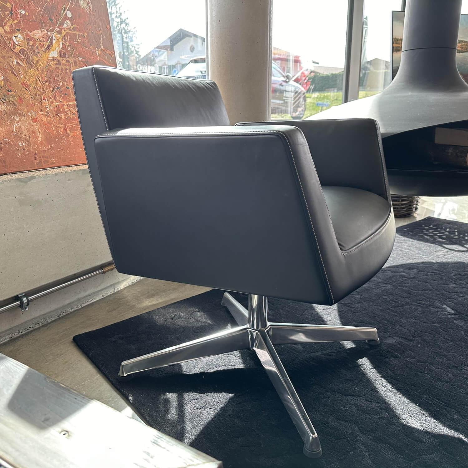 Poltrona Frau - Sessel Chancellor Visitor Leder Color System 10 Anthrazit Gestell Aluminium Poliert - 2