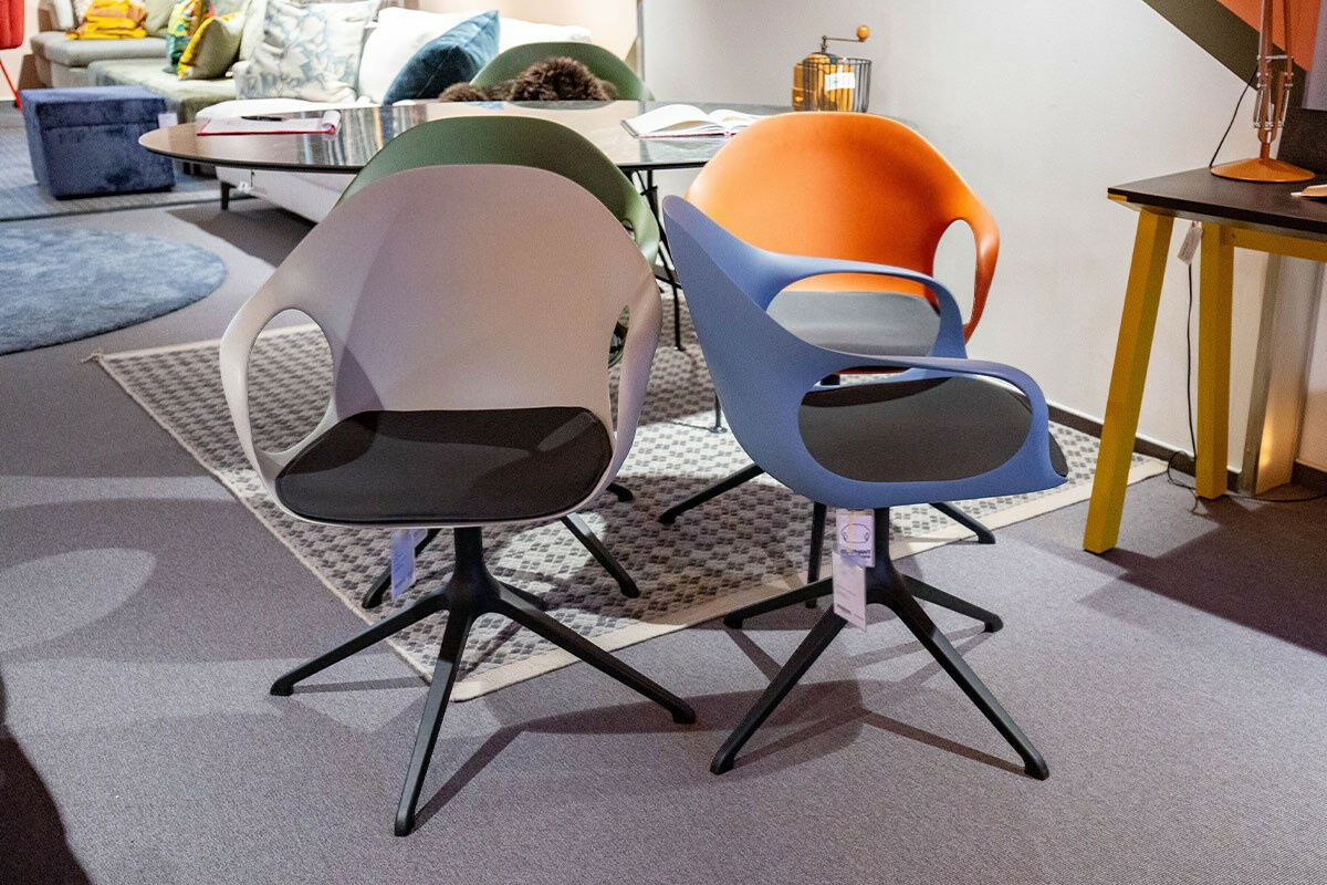 Kristalia - 4er-Set Stuhlgruppe Elephant Beige Wolkenblau Olivgrün Terracotta mit Sitzkissen - 3