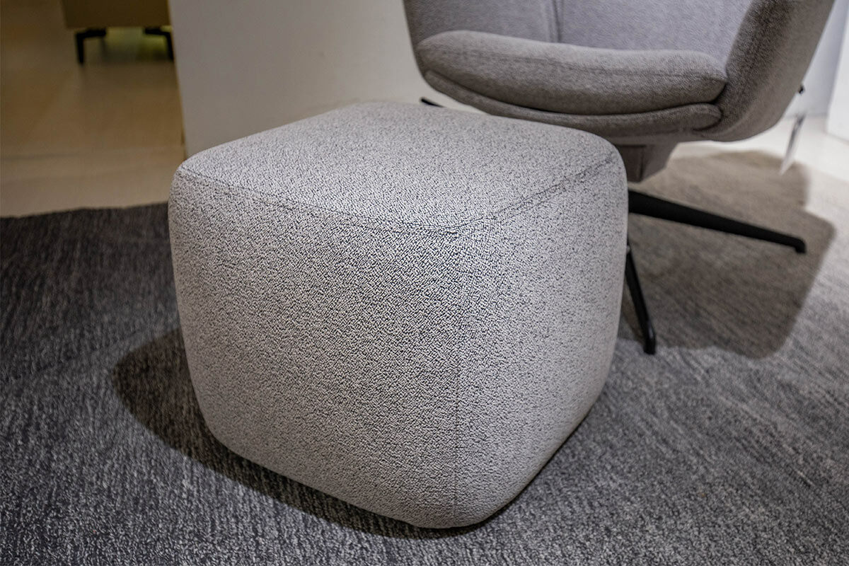 KFF - Sessel Feye Stoff Sera 2804 Pepper Hellgrau Gestell Metall Schwarz mit Hocker - 6