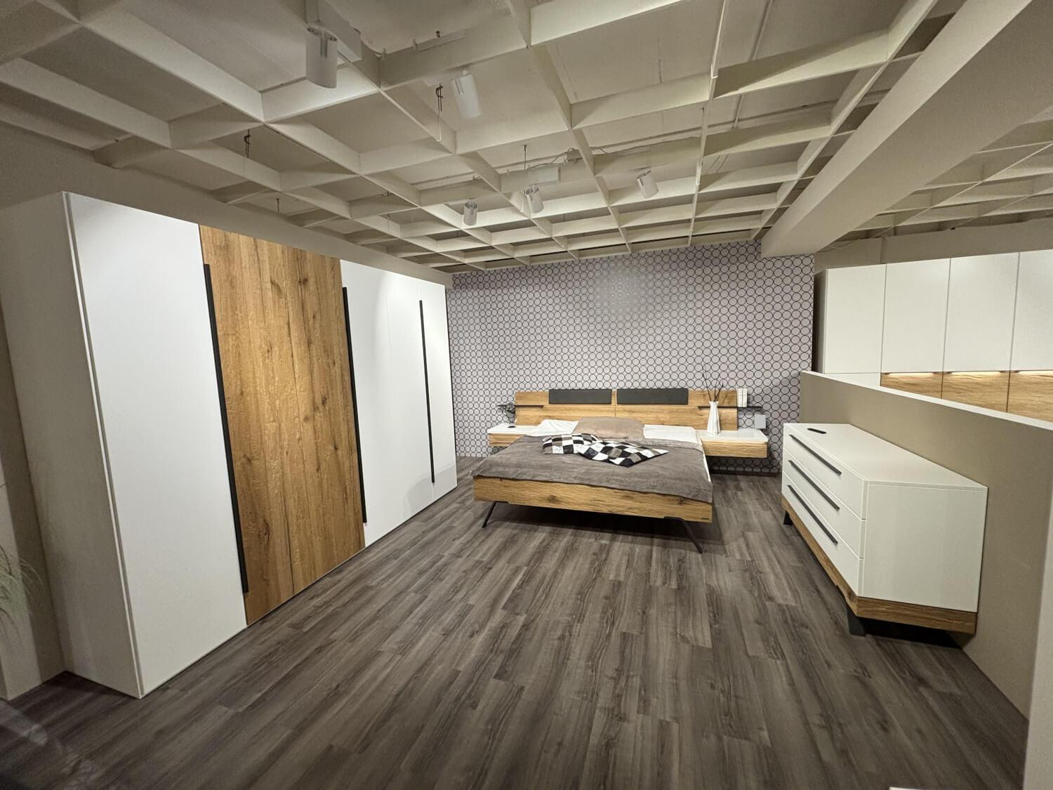 Thielemeyer - Schlafzimmer Zano Lack Weiß Absetzung Balkeneiche Gehackt Metall Schwarz - 3