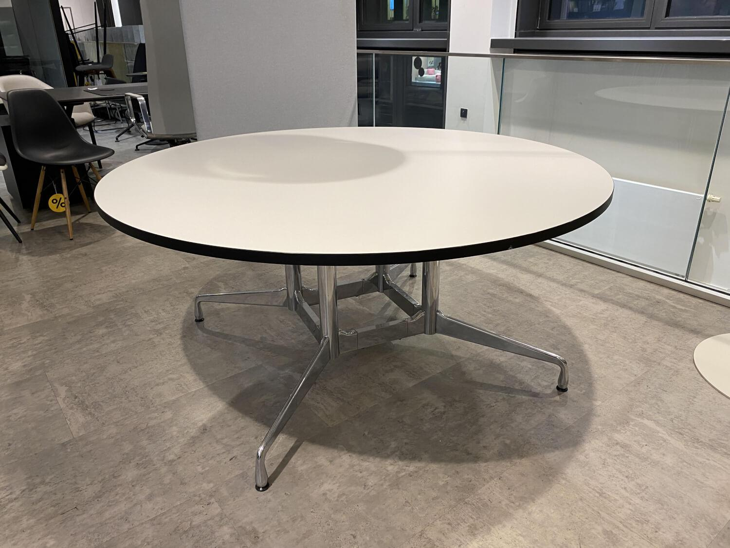 Konferenztisch Eames Segmented Table Platte Hartbelag Weiß Füße Chrom