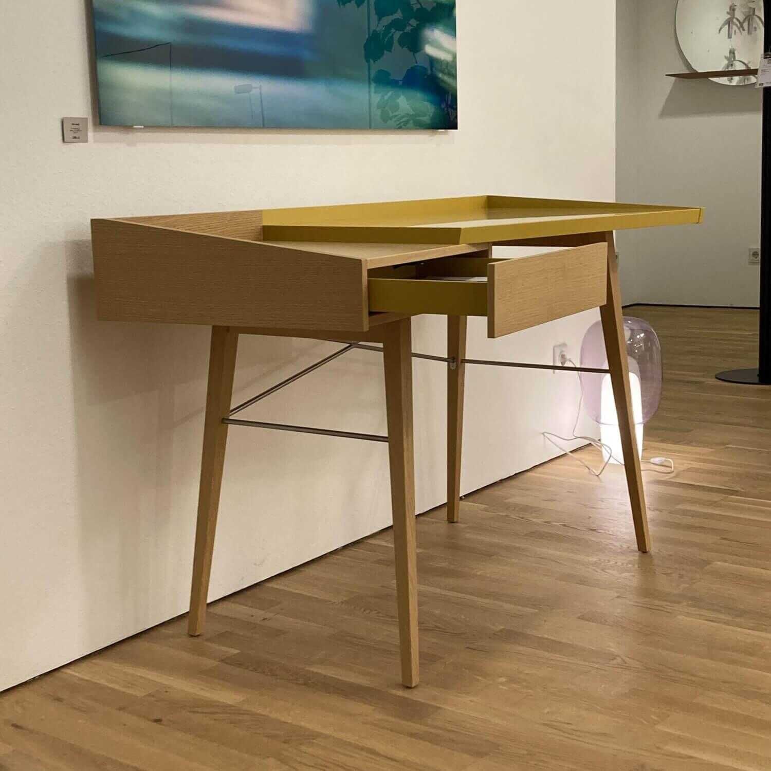 ligne-roset-schreibtisch-litho-eiche-natur-senfgelb-asymmetrisch-dfb55cf7f702 Ligne Roset - Schreibtisch Litho Eiche Natur Senfgelb Asymmetrisch - 8