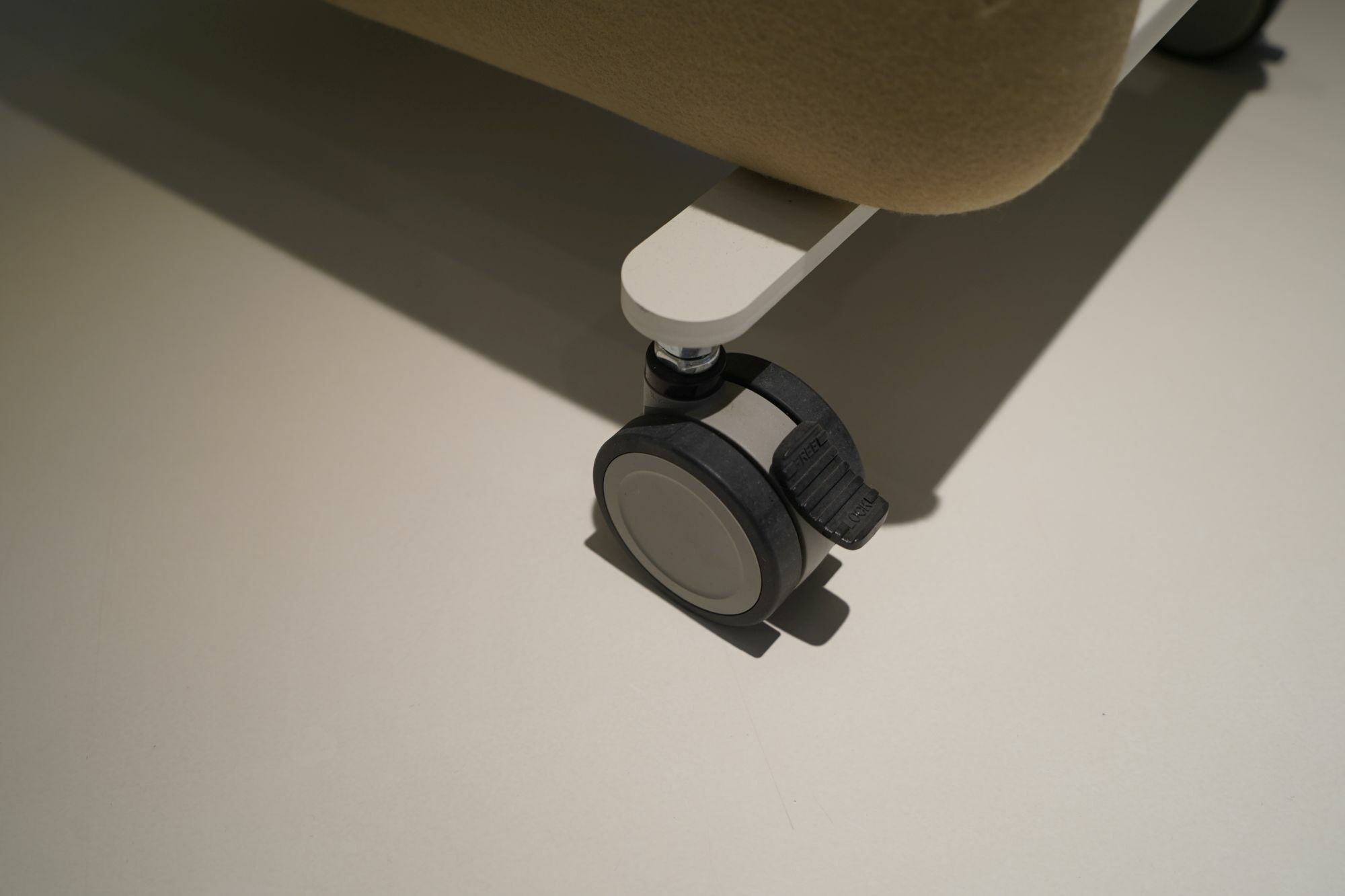 Cascando - Raumtrenner Pillow Space  Stoff Gabriel Soul 61112 Beige Cat. P1 Linke Seite mit Ablagen - 2