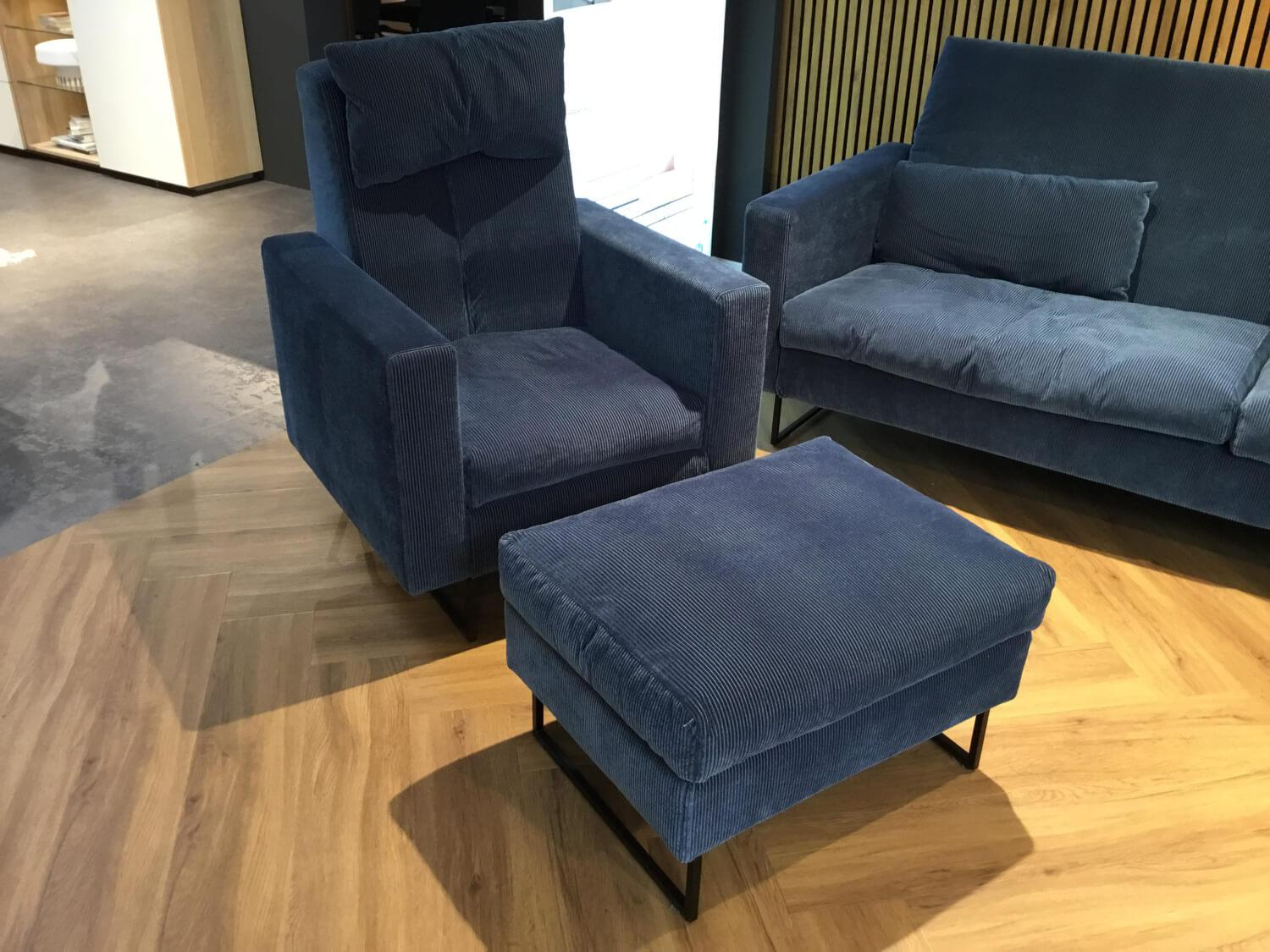 Brühl - Sofa Embrace Stoff 4490 65 Blau Füße Metall Schwarz Inklusive Sessel Und Hocker - 6