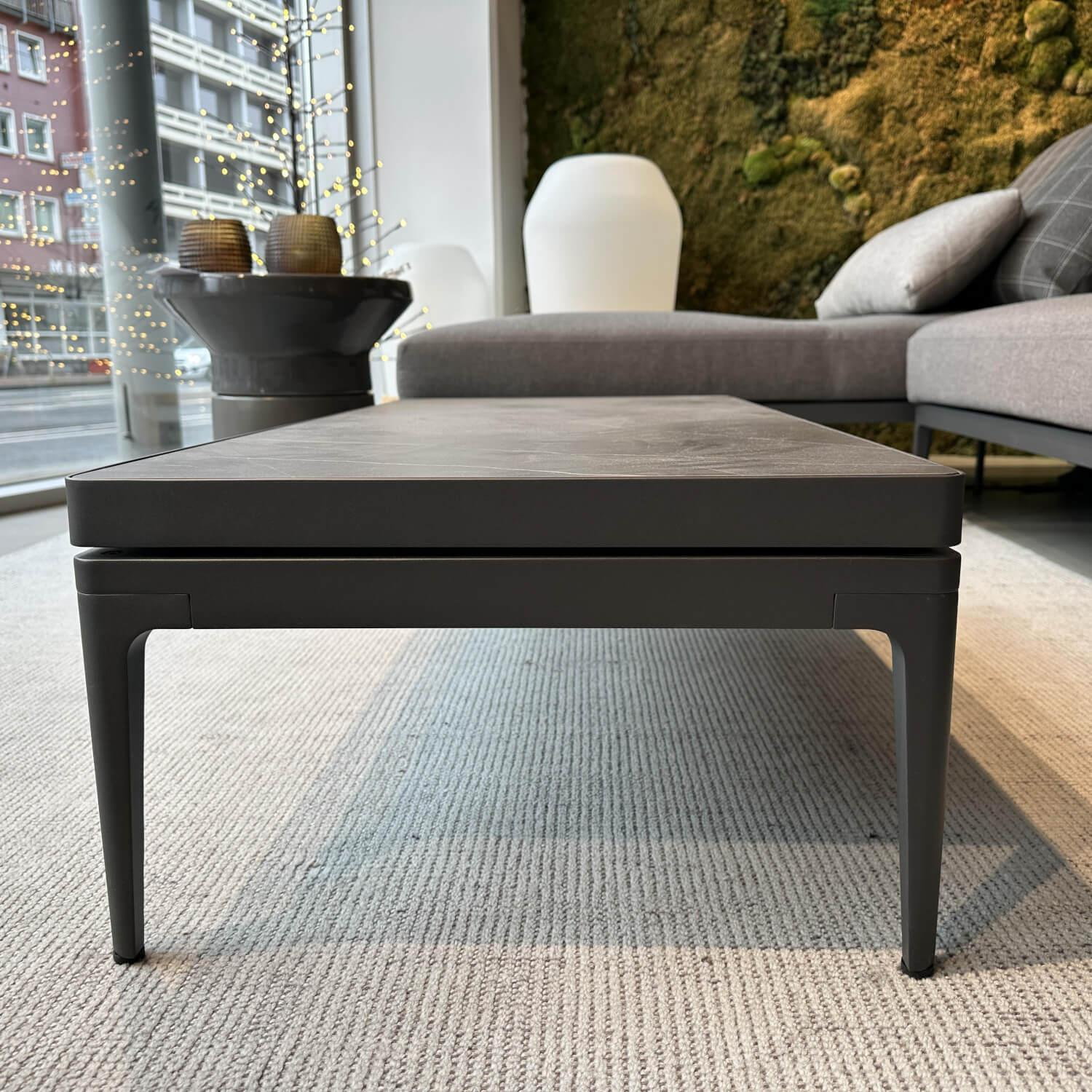 Gloster - Kaffeetisch Grid Platte Keramik Nero Schwarz Gestell Aluminium Meteor Schwarz Pulverbeschichtet - 4