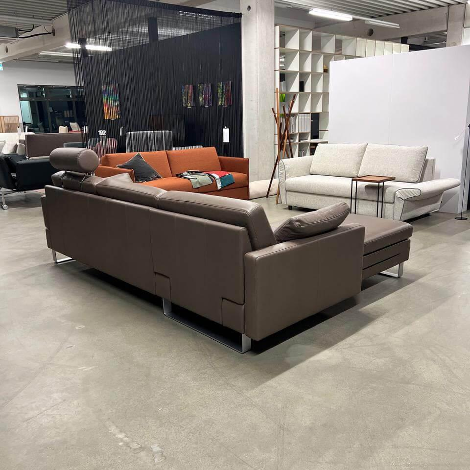 Brühl - Ecksofa Alba System M Leder Pearl 5707 85 Grau Füße Stahl Verchromt Mit Integrierten Kopfstützbügeln - 5