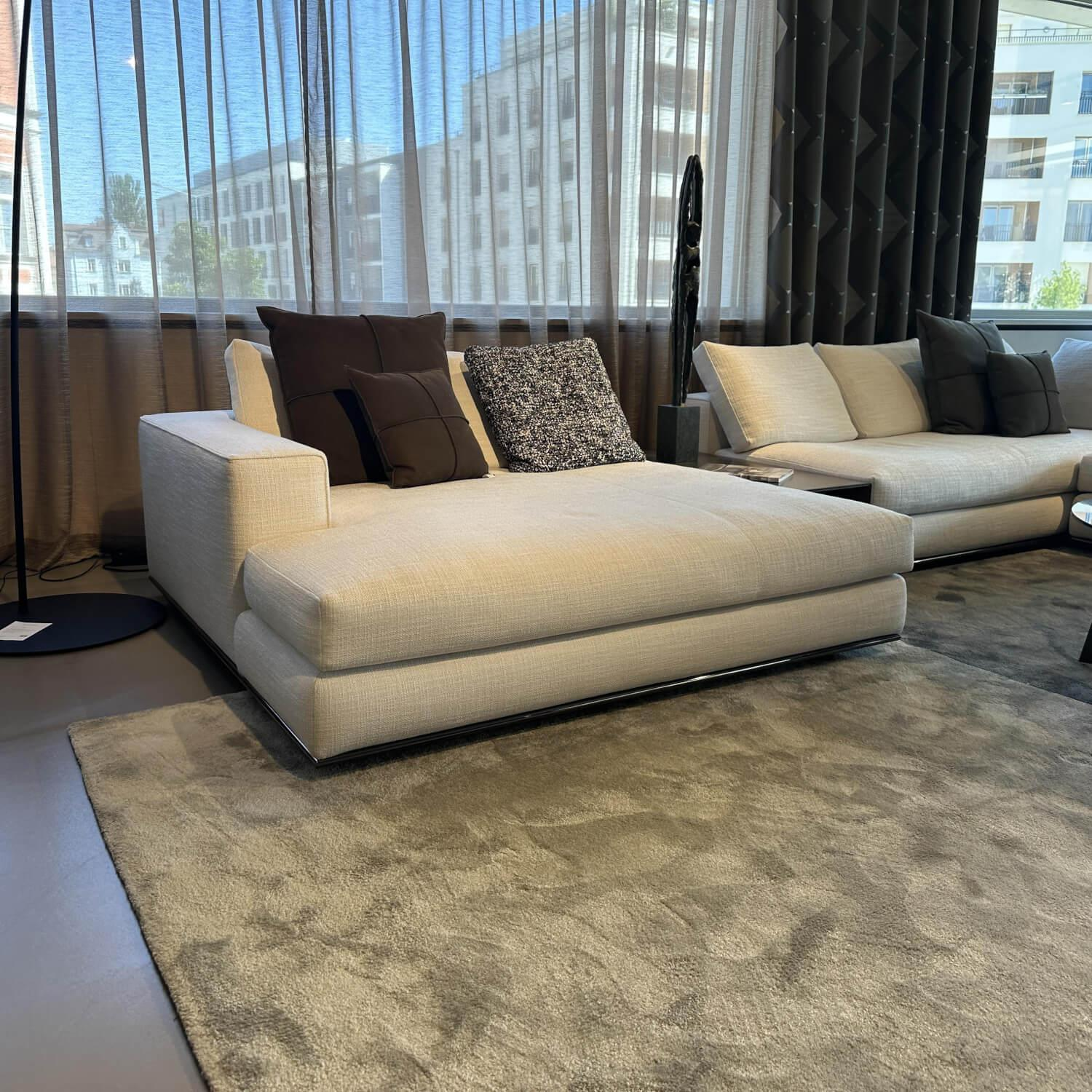 Minotti - Sofalandschaft Hamilton Stoff Nakano 01 Bianco mit Tischelement Kopfstütze und Kissenset - 5