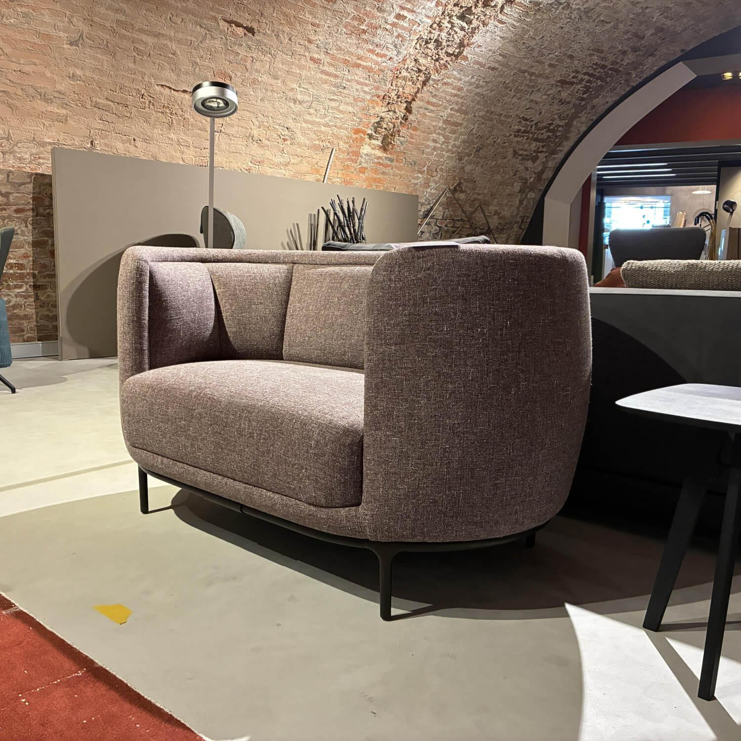 Wittmann - Sofa Vuelta 140 Stoff Gent Aubergine Rosa Füße Metall Bronze Pulverbeschichtet - 2