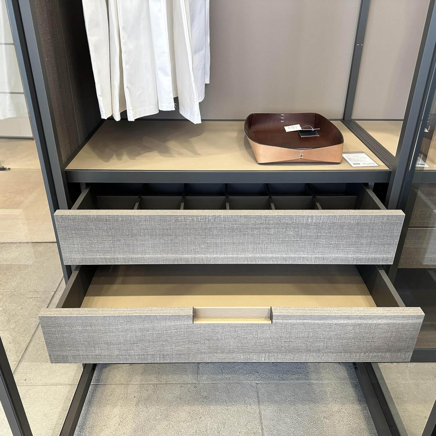 Poliform - Kleiderschrank Senzafine Melamin Eiche Gener mit 4 Drehtüren - 9