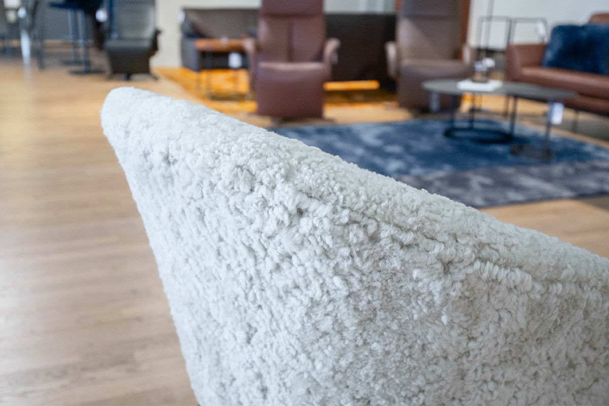 Fritz Hansen - Sessel Let Stoff Australian Sheepskin Schafwolle Creme Gestell Holz Schwarz - 4