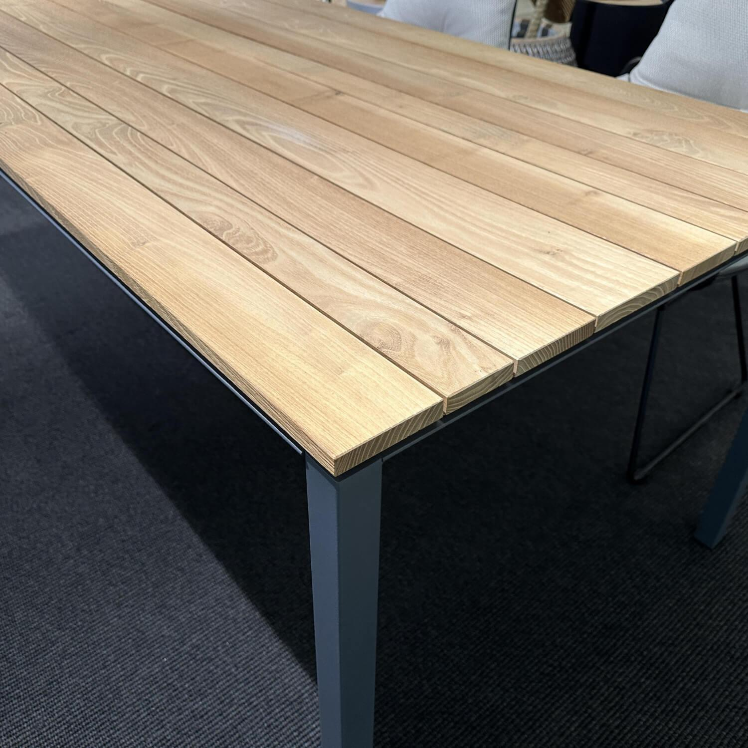 Janua - Outdoortisch S600 Platte Akazie Gestell Schiefergrau Schwarz Pulverbeschichtet - 3