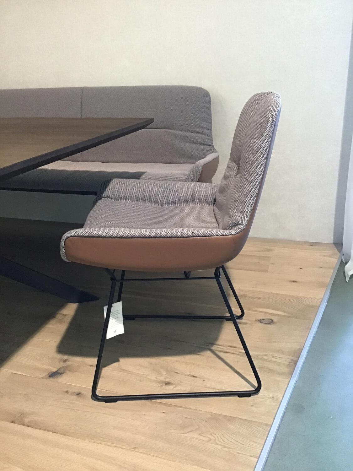 Freifrau - Sitzgruppe Leya Außen Leder Sahara Cognac Braun Innen Stoff Opera Fango Grau Drahtgestell Schwarz - 3
