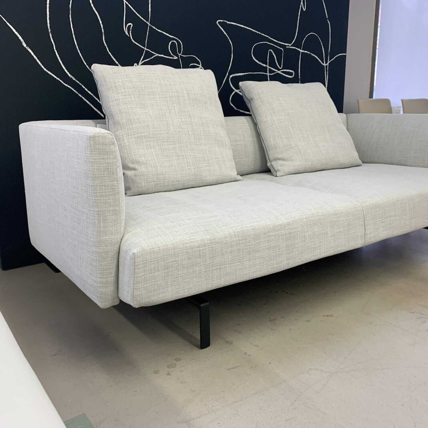 walter-knoll-sofa-muud-stoff-glint-silber-kufen-aluminium-mit-kissen-paco-1425-schwarz-a26c42d18615 Walter Knoll - Sofa Muud Stoff Glint Silber Kufen Aluminium mit Kissen Paco 1425 Schwarz - 2
