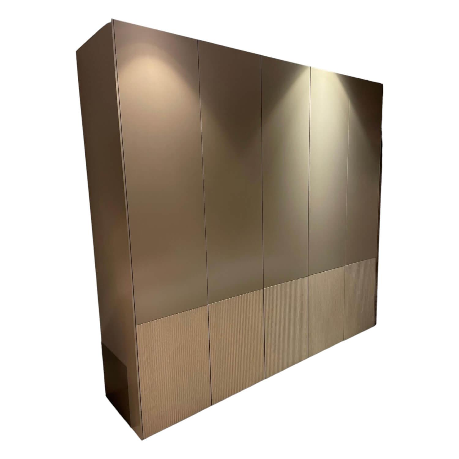 Sudbrock - Wardrobe Miria fronts smooth lacquer Sienna 465 oak Sahara 129 fluted with lighting - 1