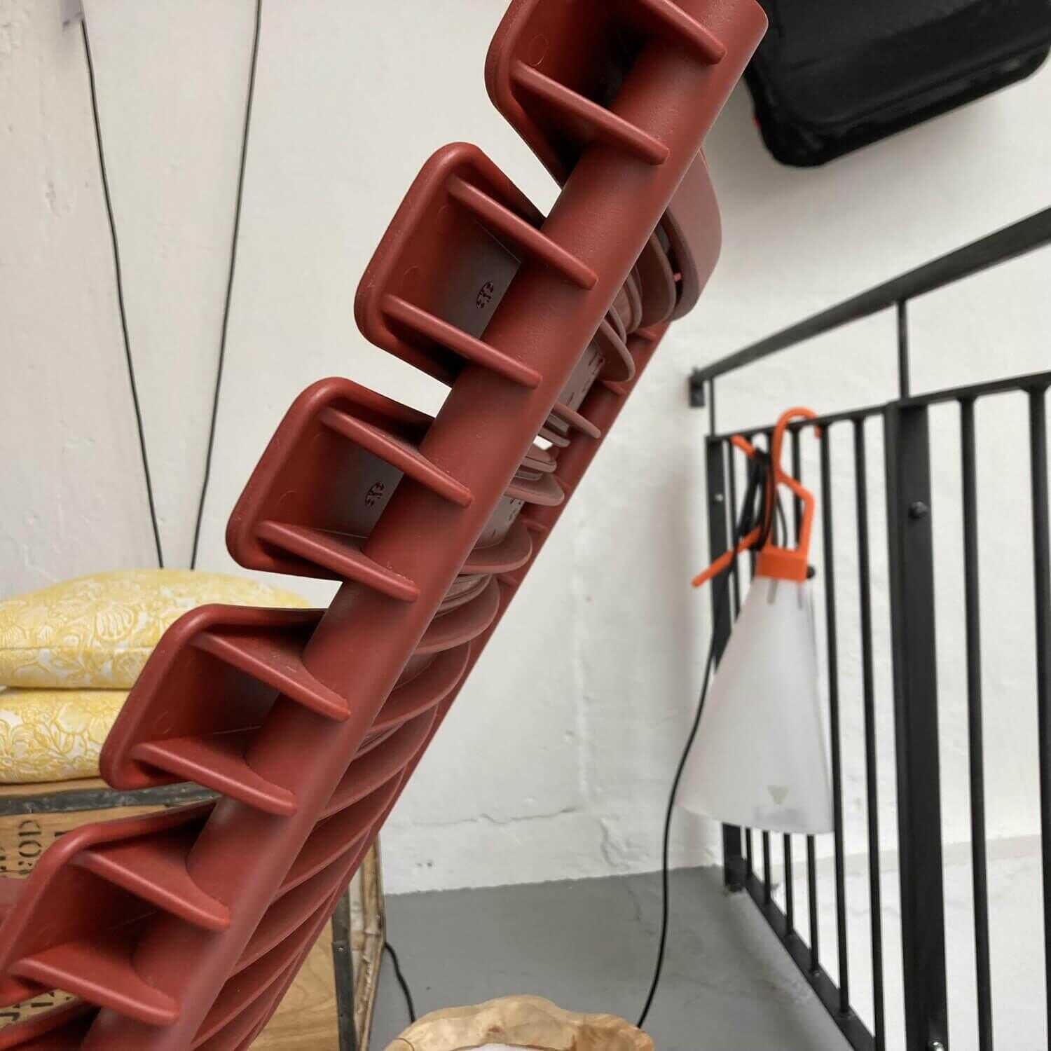 Stuhl Clips Rocking Chair Rote Lamellen Rot Gepulvertes Aluminiumgestell