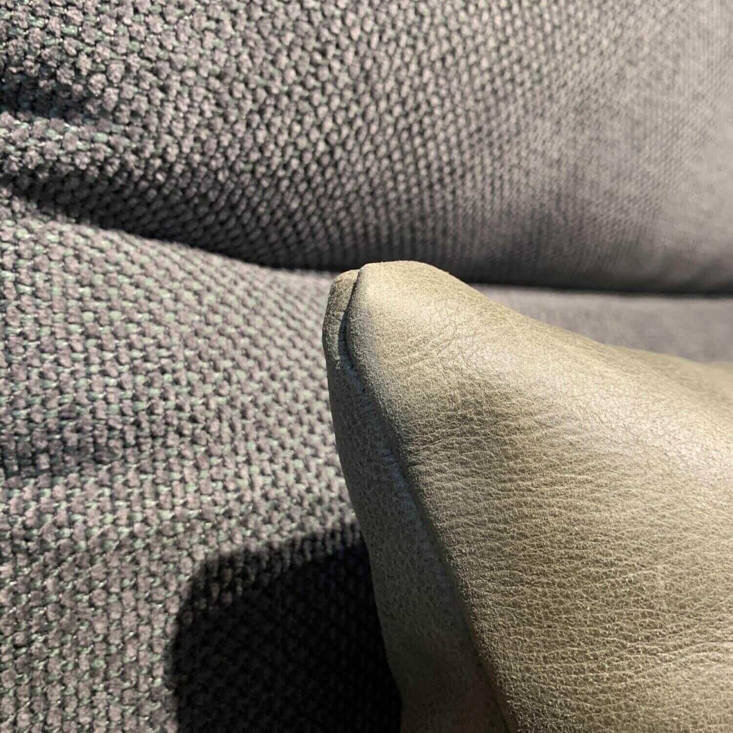 Comfort Republic - Ecksofa Alexander Stoff Lora 156 Hunter Grau mit Hocker und 3 Nierenkissen - 3