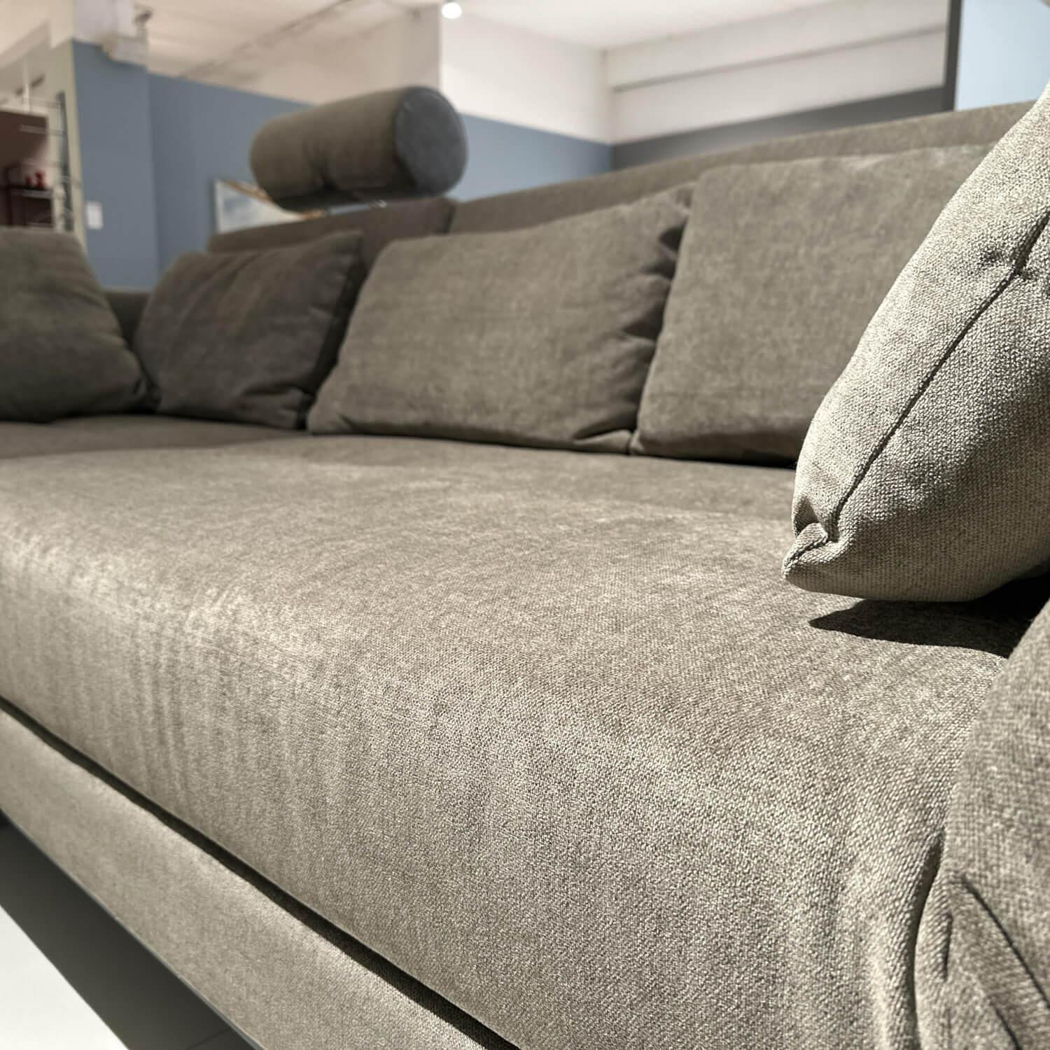 Brühl - Sofa Four Two Stoff 2813 0021 Greige Grau Beige Metallkufen Und Rollen Schwarz - 4