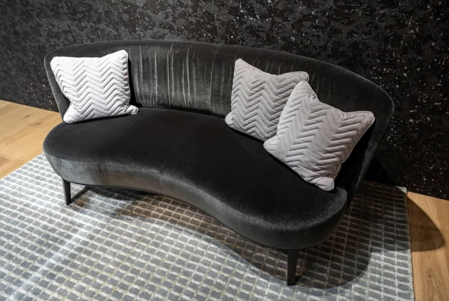 Bielefelder Werkstätten - Cocktailsofa Polo Stoff Emilia 1762-191 Dunkelgrün Füße Wengefarbig Gebeizt - 6