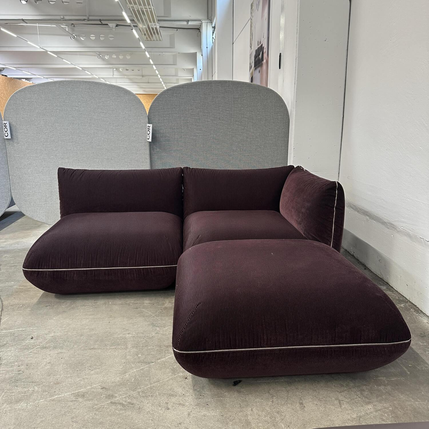 COR - Sofa Jalis 21 Stoff 9074 Merlot Rot Nahtband 5095 Kitt - 2