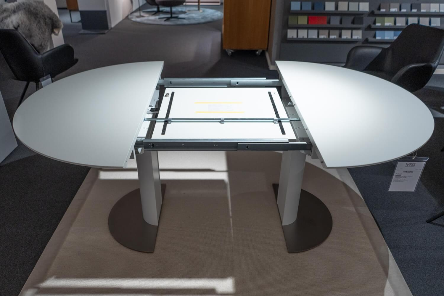 Esstisch Modena Säule Tischplatte Massivholz Weiß Lackiert Ohne Maserung Bodenplatte Mattchrom Mit Auszug