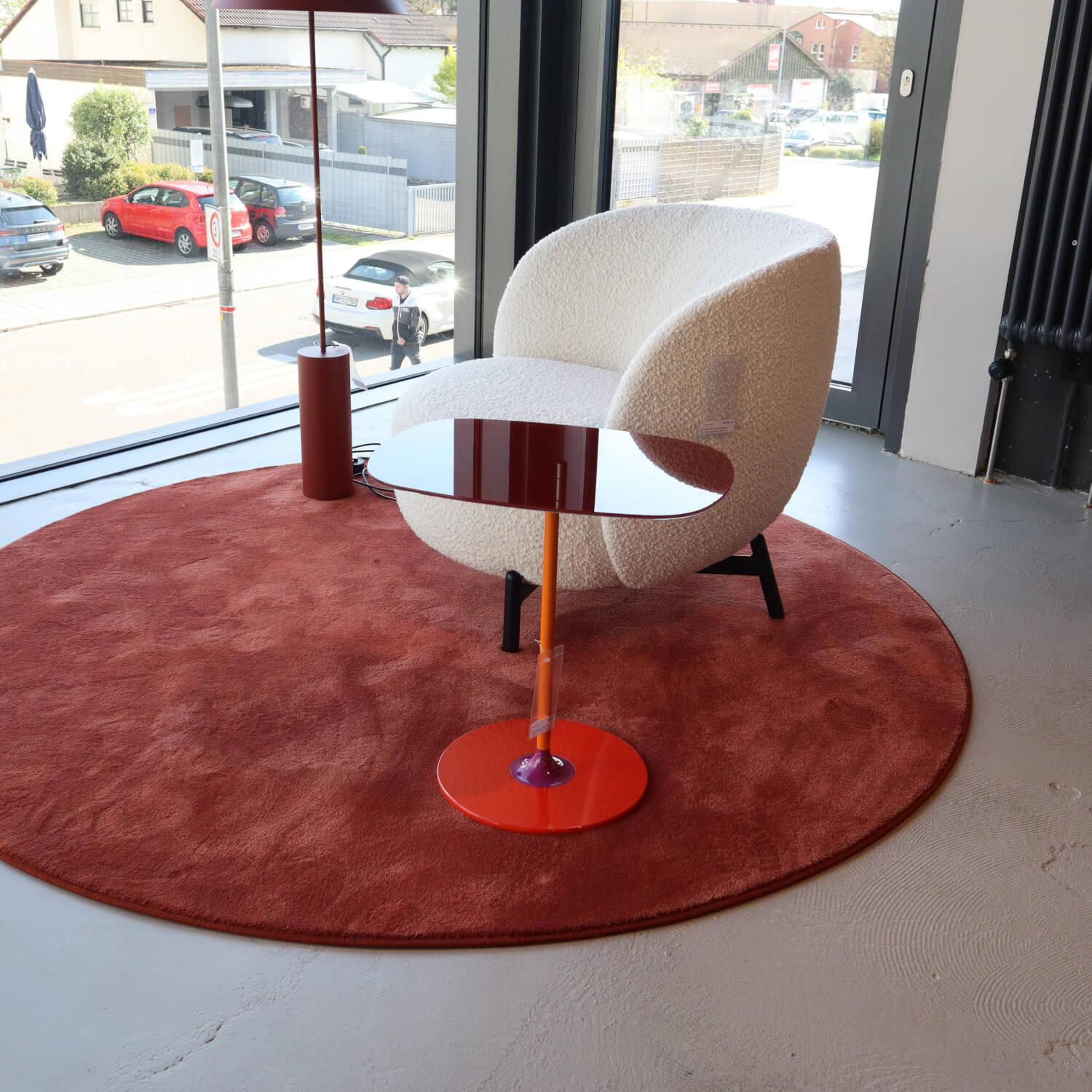 Kartell - Sessel Lunam Bezug Stoff Curly Weiß Inklusive Beistelltisch Thierry Bordeaux Rot Und Stehlampe Geen A Ziegelrot - 4