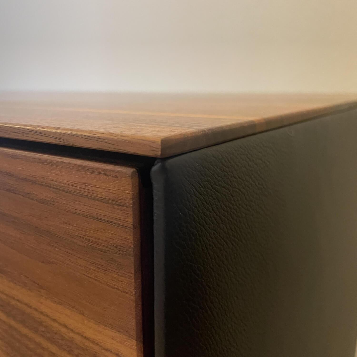 Team 7 - Ladenkommode Riletto Naturöl Nussbaum Lederseiten L1 Schwarz - 5
