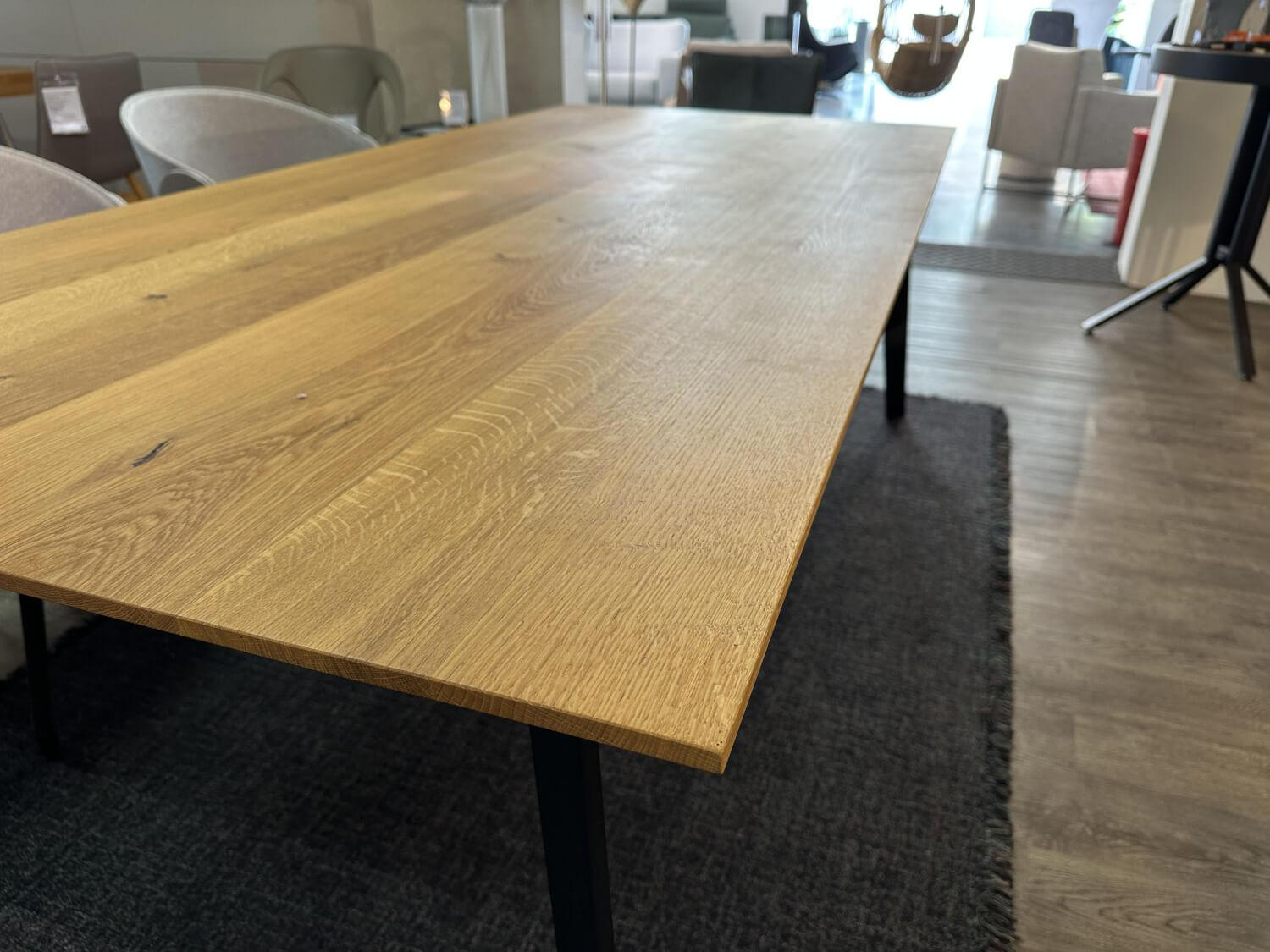 Kattwinkel - Esstisch Volt Platte Eiche Massiv Natur Geölt Vierfußgestell Flachstahl Schwarz Pulverbeschichtet - 7