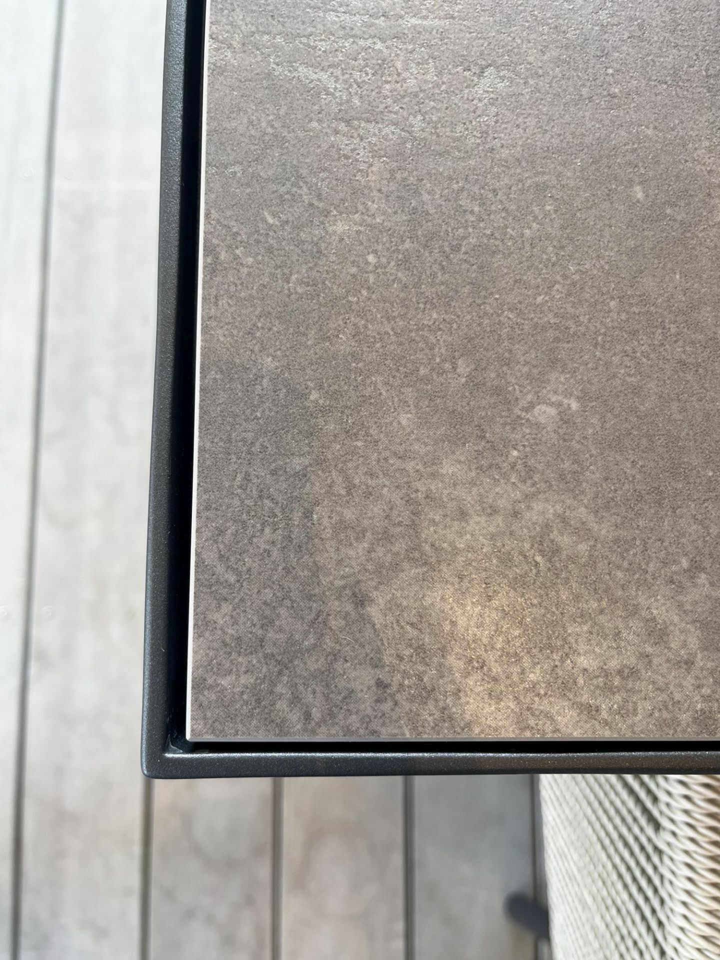 Tribù - Esstisch Illum Platte Keramik Piombo 89 Schwarz Gestell Aluminium Wengefarben 89 Schwarz - 6