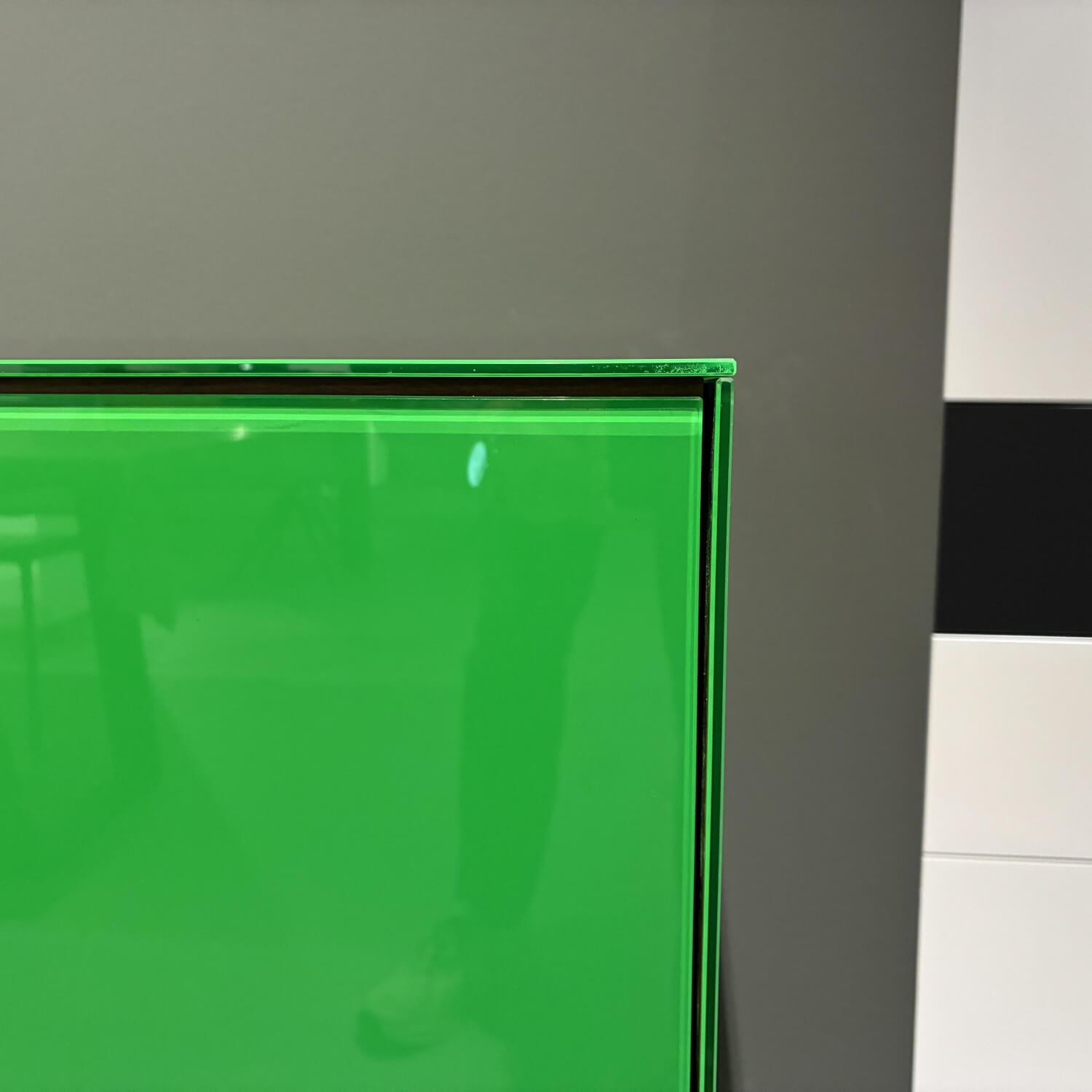 Scholtissek - Sideboard Novus 3-Türig Glas Hochglanz Reingrün Grün Korpus Knorrige Eiche - 3