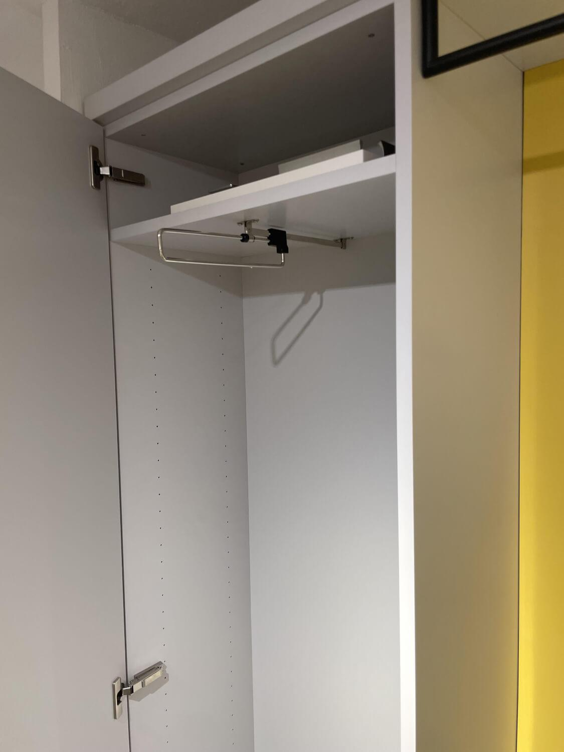 Sudbrock - Garderobe Tando Glattlack 407 Steingrau Weiß Grau Paneel Glattlack 496 Lemon Gelb Mit Beleuchtung - 4