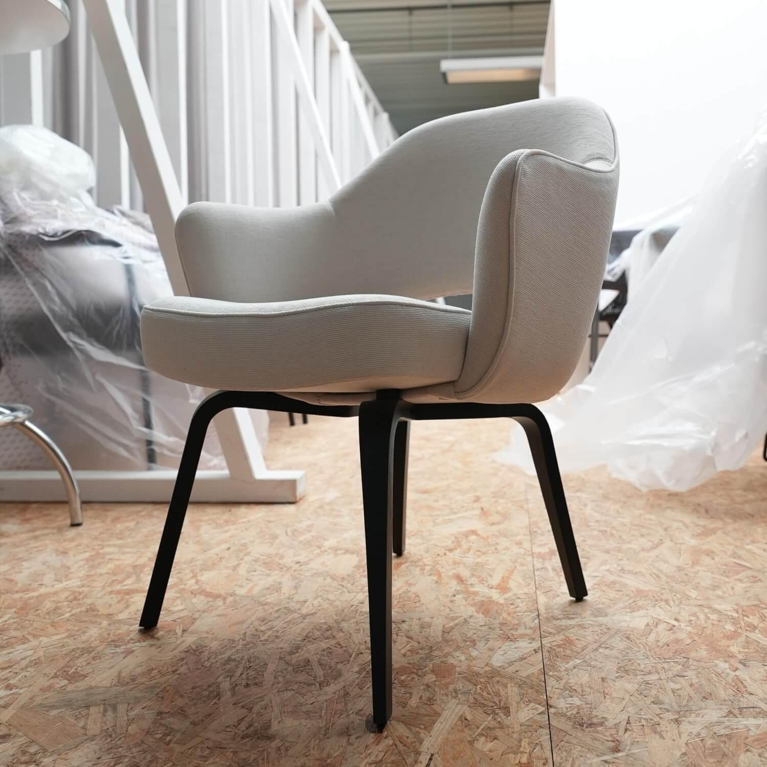 Knoll International - 6er-Set Stuhl Saarinen Kollektion Relax Bezug Stoff Dream 201DR Ivory Creme Stuhlbeine Eiche Ebenholz Gebeizt - 14