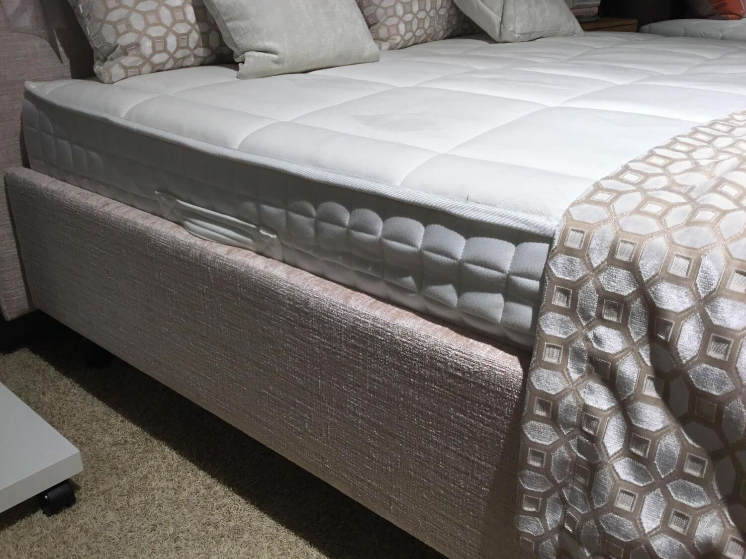 WK Wohnen - Polsterbett WK 113 Camea Stoff 01125 JAB 23060 Rosa Inklusive Matratzen Und Kissen - 4