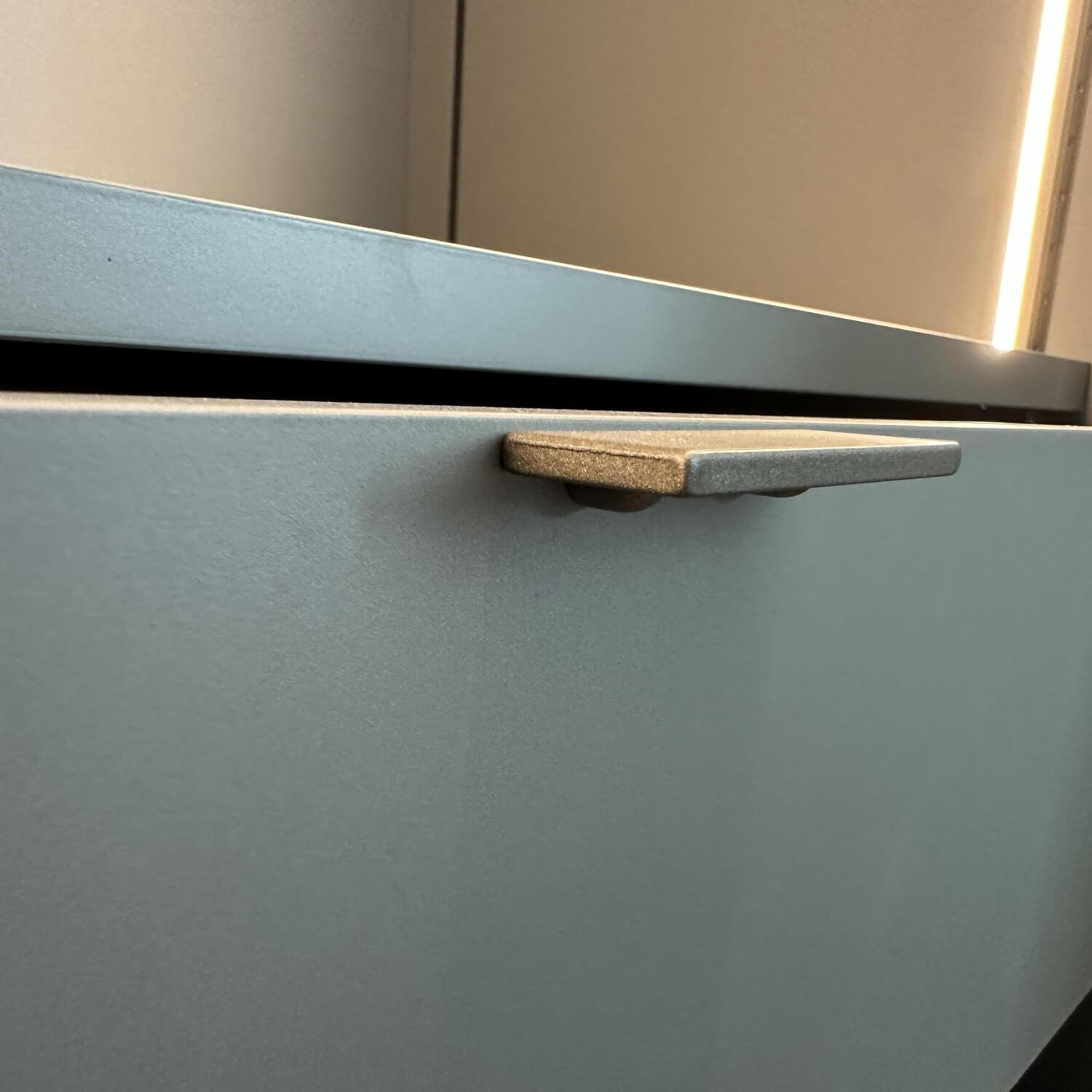 Interlübke - Kleiderschrank Intaro 5-türig Mattlack Grau Laguna M80 Inklusive Innenausstattung - 3