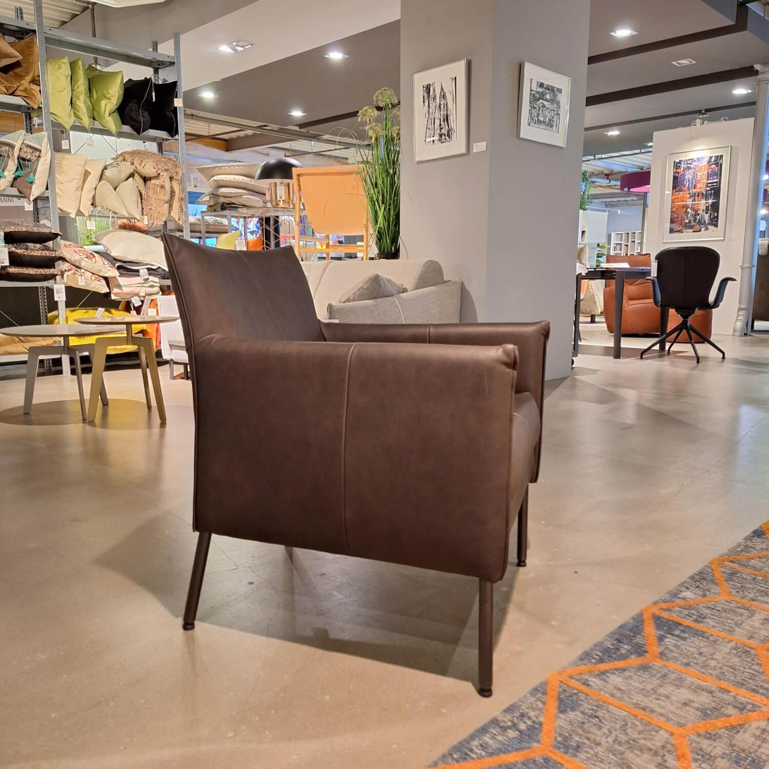 Bert Plantagie - Sessel Dalia Bezug Leder Timber LT0309 Cioccolate Schwarz Gestell Rundrohr Fein Struktur 100 Kohl Schwarz - 6