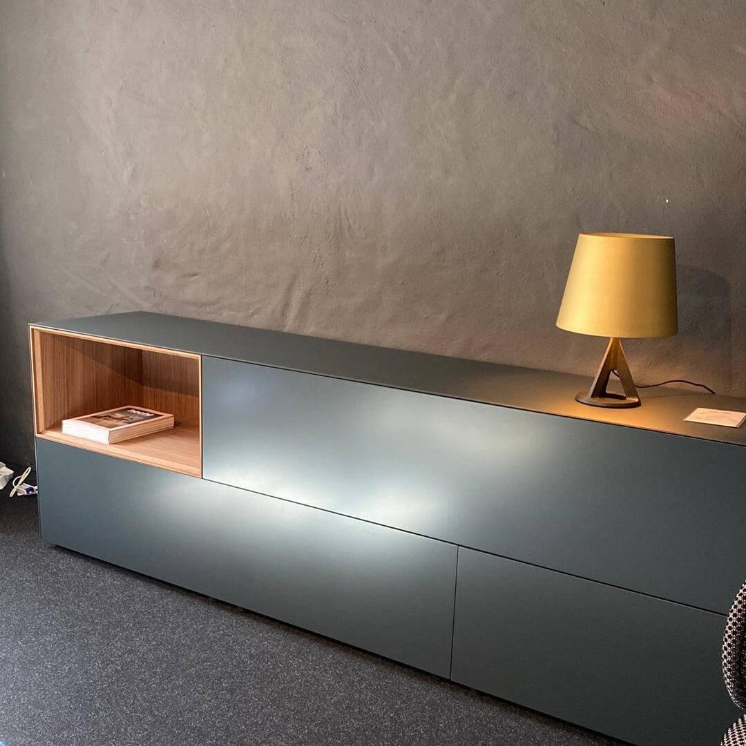 Formeins - Sideboard F10 Mattlack Korpus Sky Grau Front Lava Blaugrau Offenes Fach Nussbaum Ohne Lampe - 2