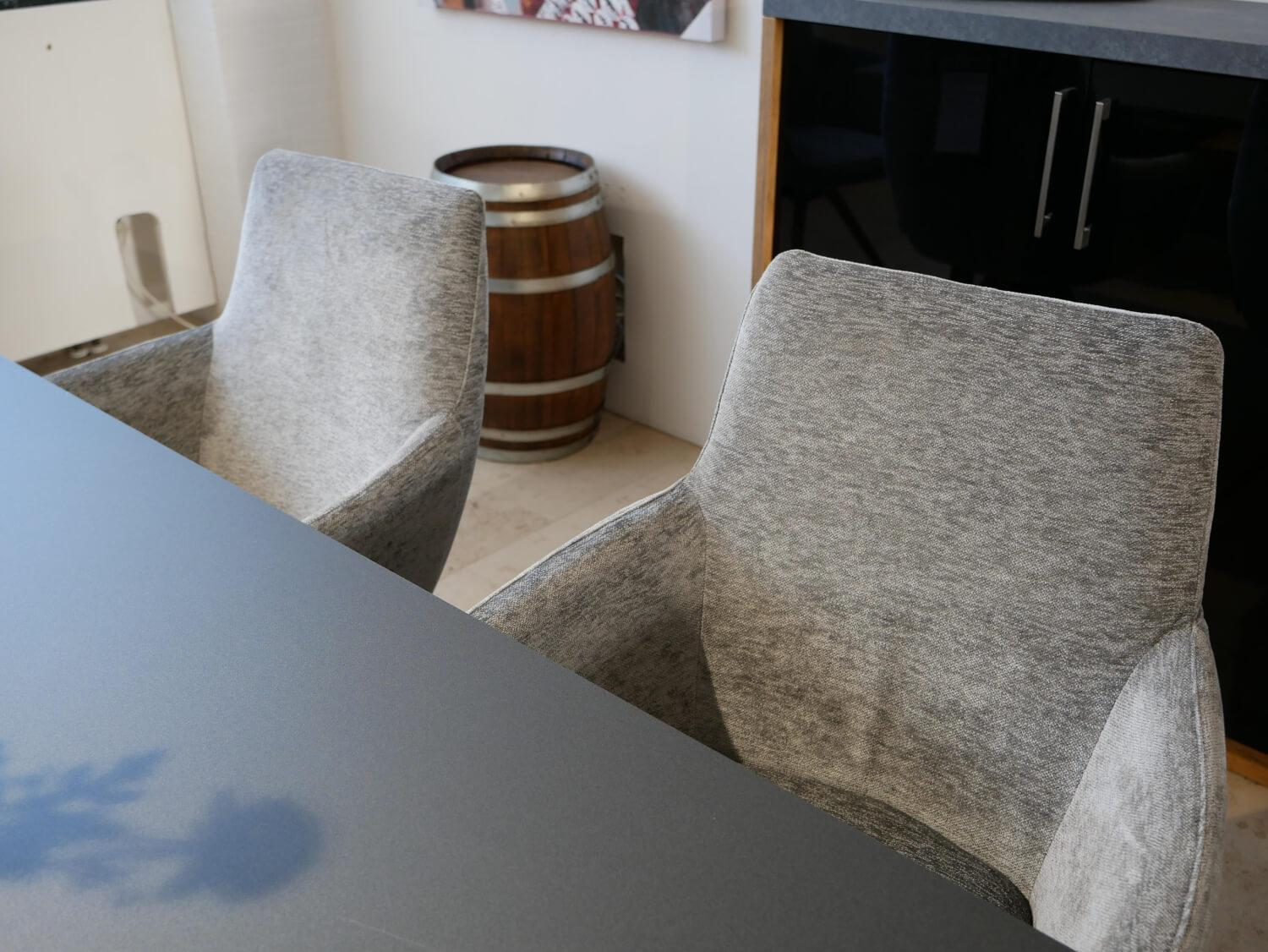 Natura - 4er-Set Schalenstuhl Nashville Stoff Wing Pump Grau Holz Eiche Geölt - 4