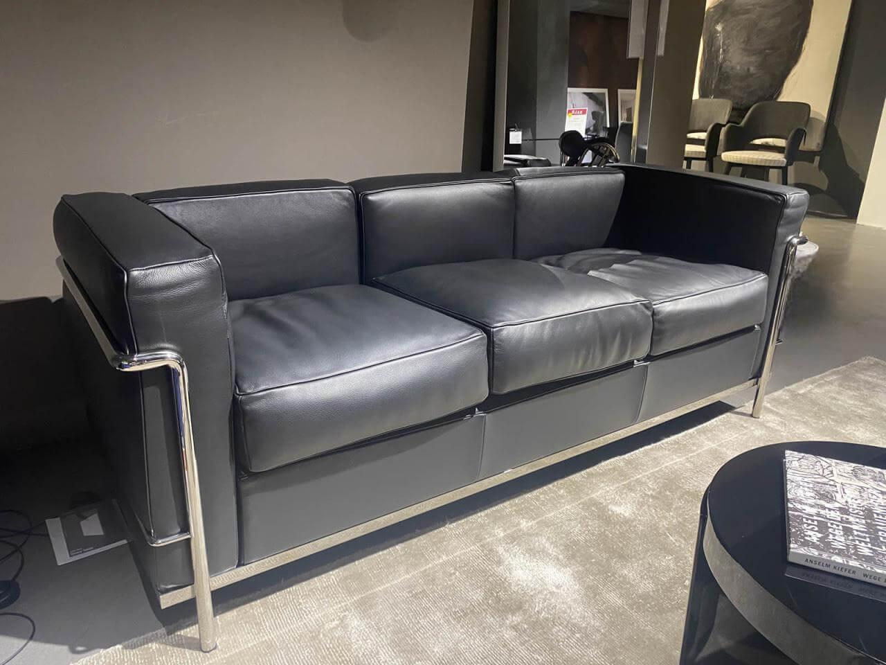 Cassina - Sofa 2 Leder Pelle Scozia Graphit Schwarz Dreisitzer Gestell Verchromt - 3