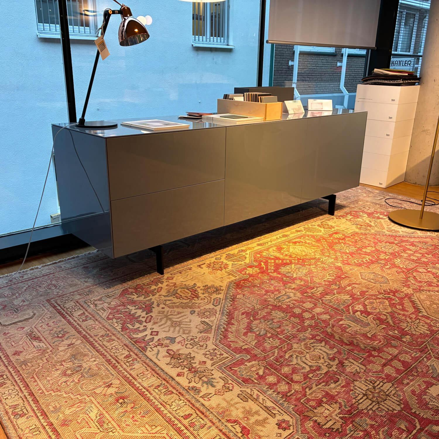 form1 - Lowboard f10 Lack Hochglanz Grau 2 Türen 2 Schubladen - 4