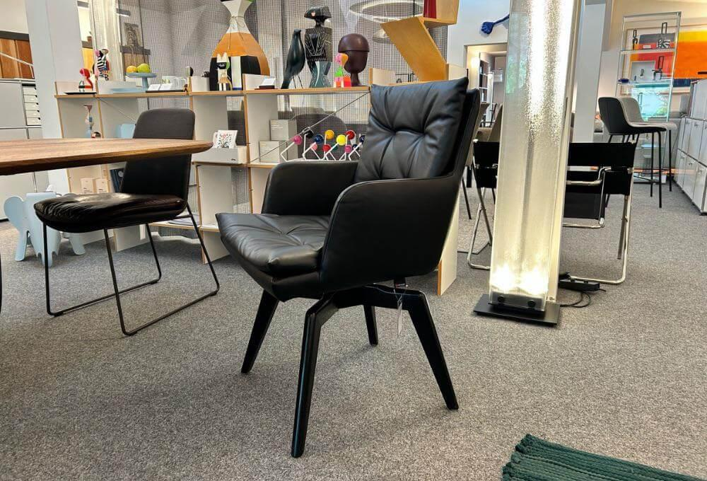 IP Design - Armlehnstuhl Soulmate Mit Rückhohl-Drehmechanik Leder Space PG3 Farbe Black Schwarz Holzuntergestell Schwarz Lackiert - 2