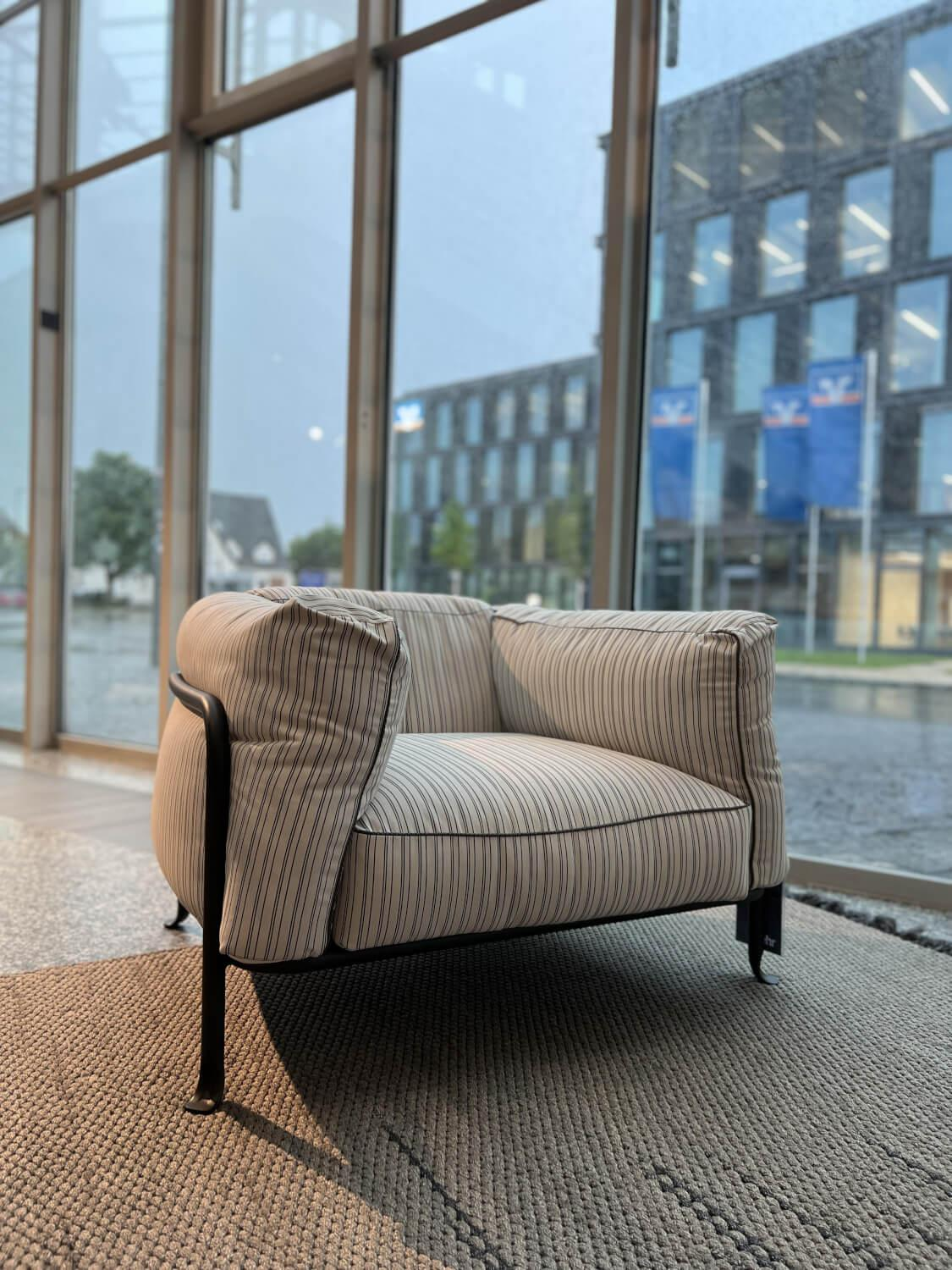 B&B Italia - Outdoorsessel Borea Stoff Solano Grau Creme Gestreift Gestell Metall Anthrazit Lackiert - 3