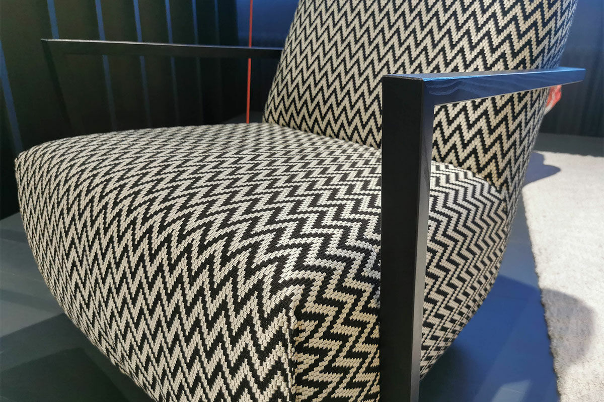 Bullfrog - Sessel Twister Stoff Q2 Emotion Schwarz Weiß Armlehne Esche Schwarz mit Hocker - 8