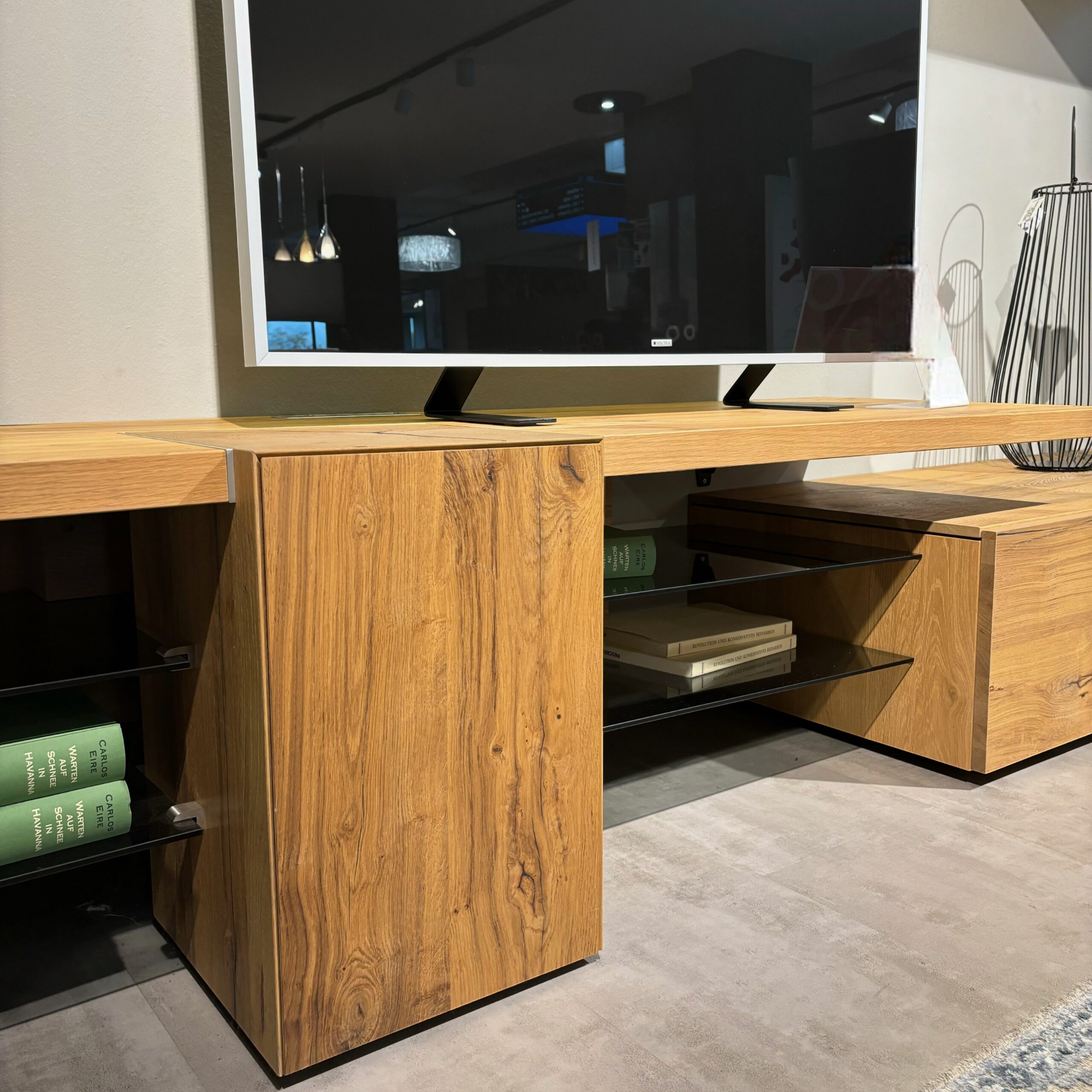 Voglauer - Wohnwand V-Alpin AV155 Korpus Eiche Altholz Front Colorglas Anthrazit - 5