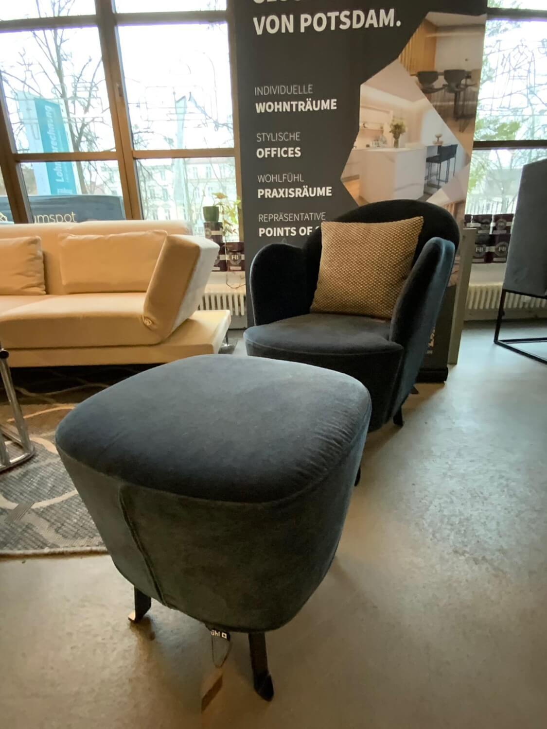 Brühl - Sessel Floret Stoff 4473 69 Dunkelblau Samt Gestell Flachstahl Schwarz Pulverbeschichtet Inklusive Hocker - 4