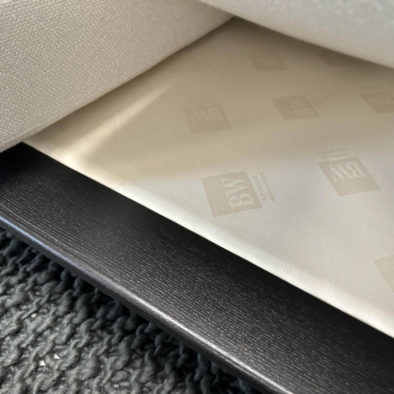 Bielefelder Werkstätten - Sofa Spirit BW155-3006 Stoff Mara Weiß Metallfuß Schwarz Matt mit Rückenbügel und Kissen - 10