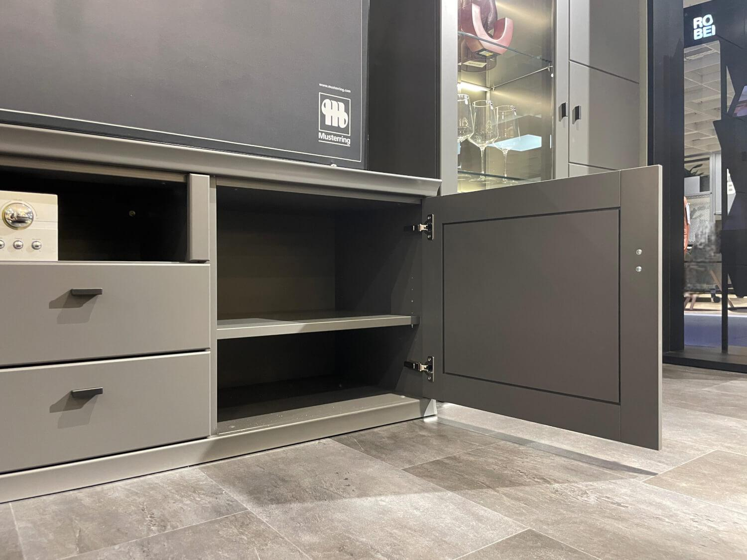 Musterring - Anbauwand Korsika 55067 Lack Schiefergrau Grau Griff W7 Schwarz Matt Inklusive Beleuchtung - 4