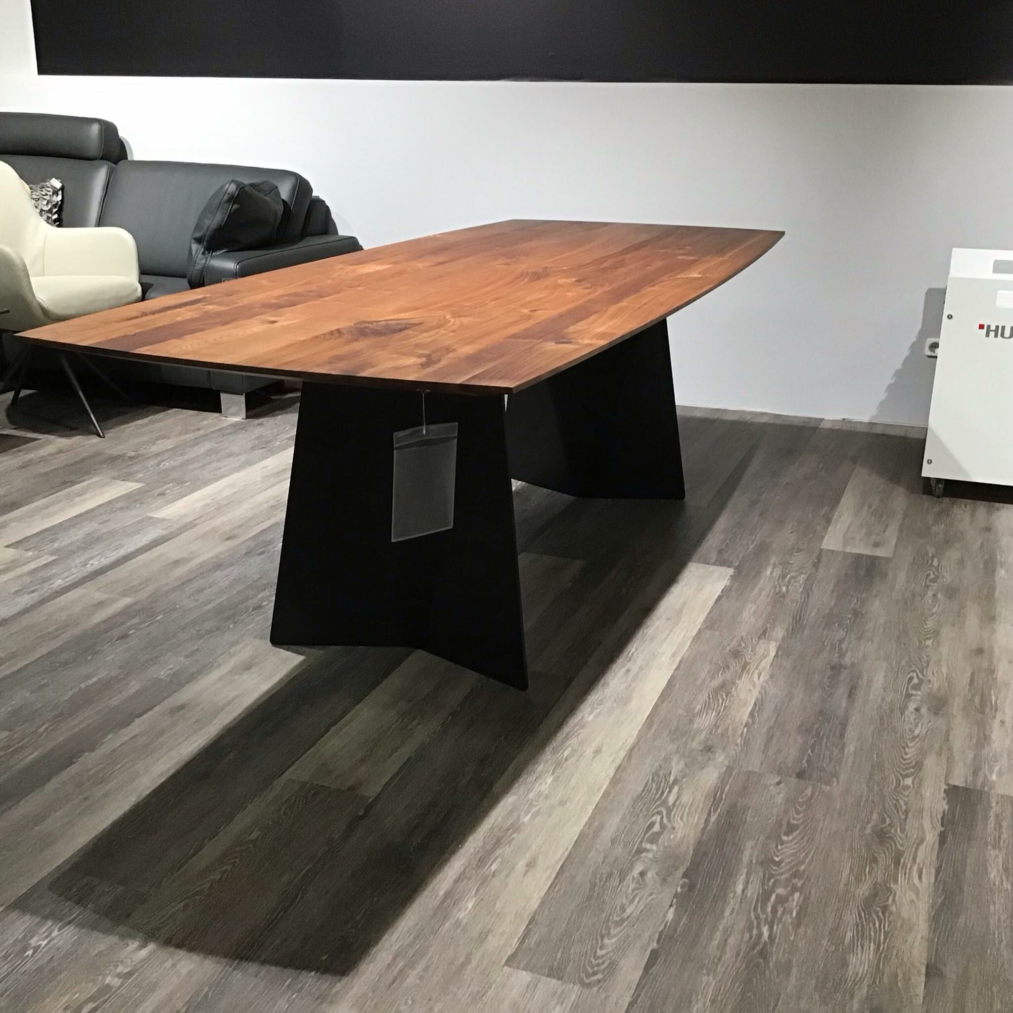 kf furniture - Esstisch 3106N Platte Astiger Nussbaum Schwarz Pigmentiert Wangengestell Rohstahl Schwarz Matt Pulverbeschichtet - 2