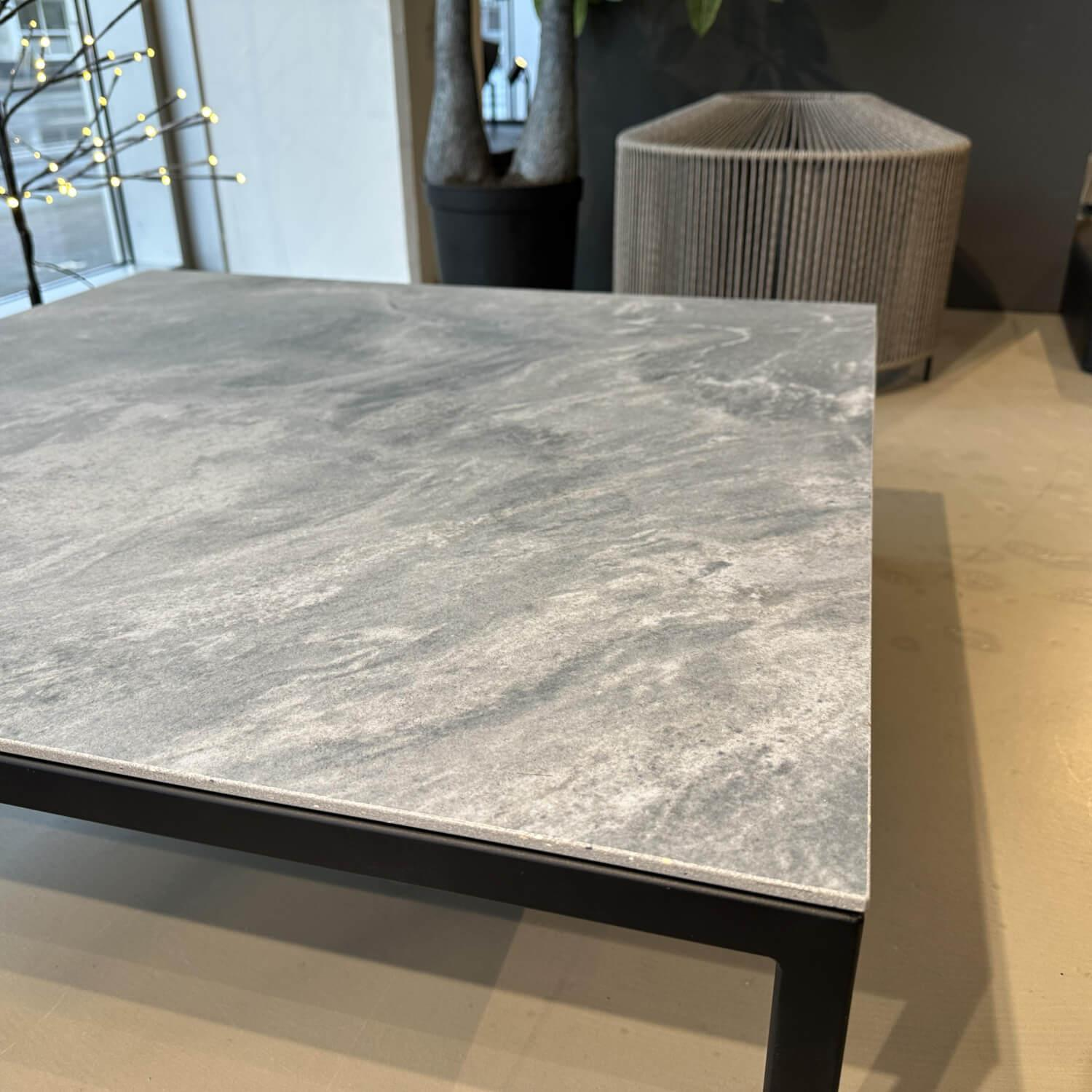 Zumsteg - Outdoor Beistelltisch Iconic Platte Keramik Lyra Gris Grau Gestell Edelstahl Schwarz Pulverbeschichtet - 4