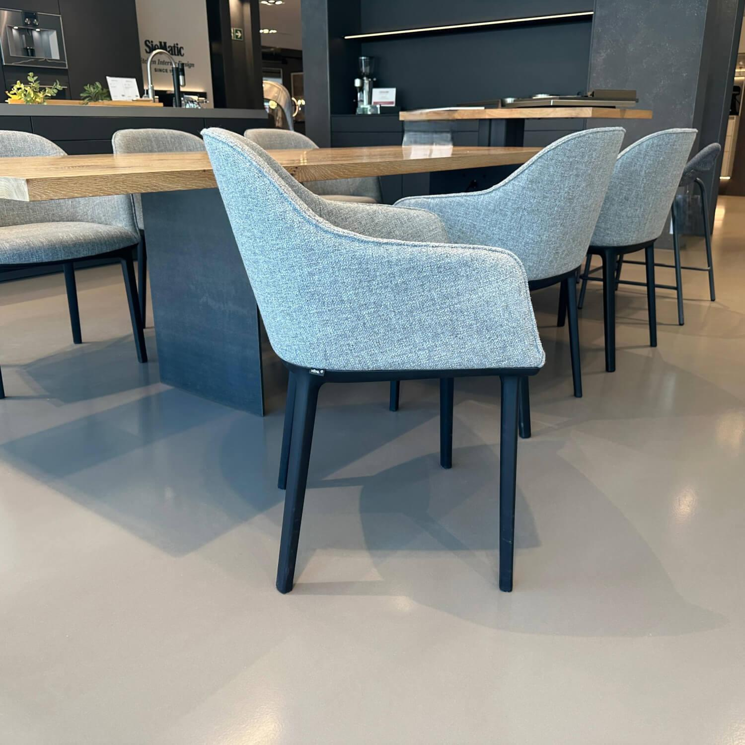 Vitra - 6er-Set Armlehnstuhl Softshell Stoff Savana 06 Siragrey Melange Grau Gestell Basic Dark Schwarz - 2